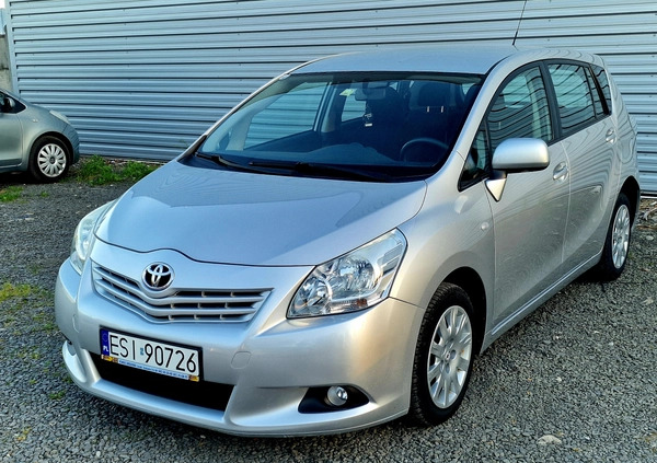 Toyota Verso cena 24900 przebieg: 190000, rok produkcji 2011 z Sieradz małe 172